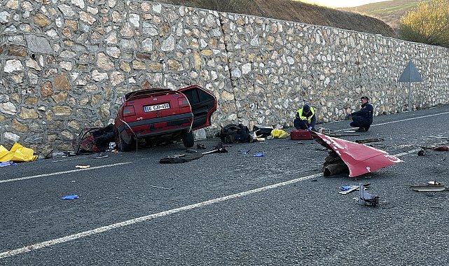 Uşak'ta kamyonet ile otomobil çarpıştı: 2 ölü, 1 yaralı