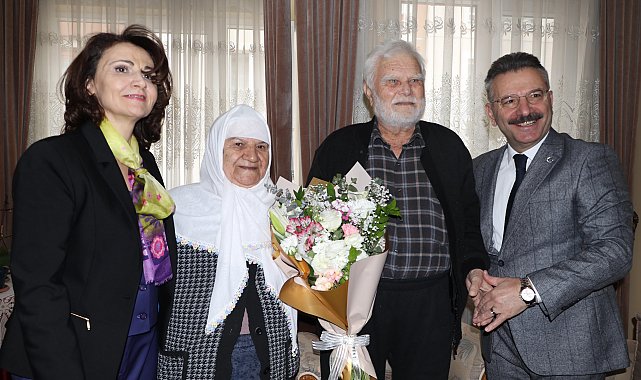 Vali Aksoy, 'Cumhuriyet' ile yaşıt olan Ali Sezer'i evinde ziyaret etti