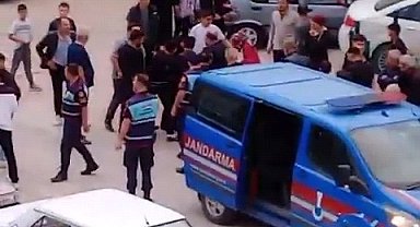 'Yol verme' tartışmasında 1 kişiyi bıçaklayıp, 3 kişiyi de darbetmişti: tutuklandı