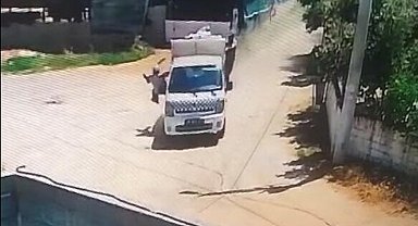 Aydın'da çöp aracından düşen işçi ağır yaralandı; o anlar kamerada