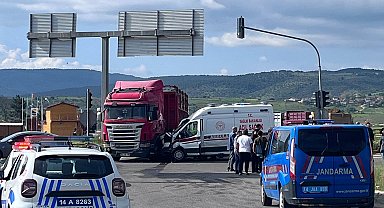Başsavcının bulunduğu ambulans, kazaya karıştı; 8 yaralı