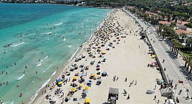 Çeşme'de sahiller bayramın ikinci gününde doldu