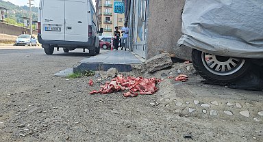 Eti temizlenen yağ ve kemikler sokağa bırakıldı