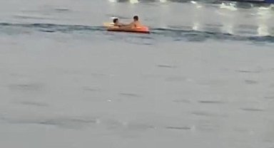 İstanbul- Sarıyer'de şişme botla denize açılan çocuklar kurtarıldı