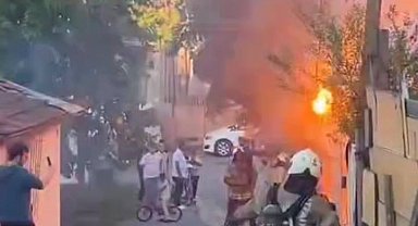 İstanbul - Sultangazi'de gecekonduda çıkan yangın itfaiye tarafından söndürüldü