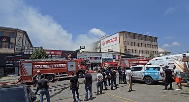 İstanbul- Ümraniye'de sanayi sitesindeki yangın söndürüldü Ek alevli görüntü