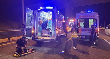 Kocaeli'de 3 otomobil çarpıştı; 12 yaralı