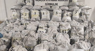 Kömüre emdirilmiş, 1 ton 870 kilogram metamfetamin ele geçirildi