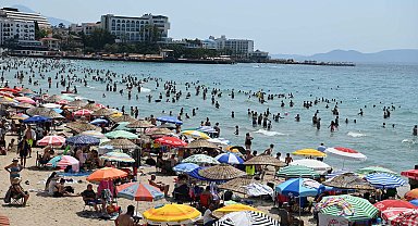 Kuşadası plajlarında 'bayram' yoğunluğu