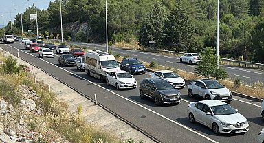 Muğla'da 10 kilometrelik araç kuyruğu oluştu