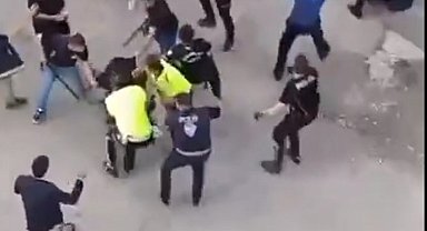 Şanlıurfa'da iki grup arasında taşlı sopalı kavga; 3 yaralı
