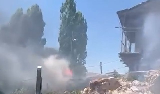 Anız yangınında alevler eve sıçradı