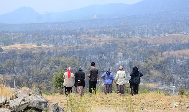 Bilecik'te evlerini boşaltan köylülerden 'yangın nöbeti'