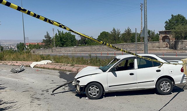 Otomobilin çarptığı yaya öldü, sürücü yaralandı