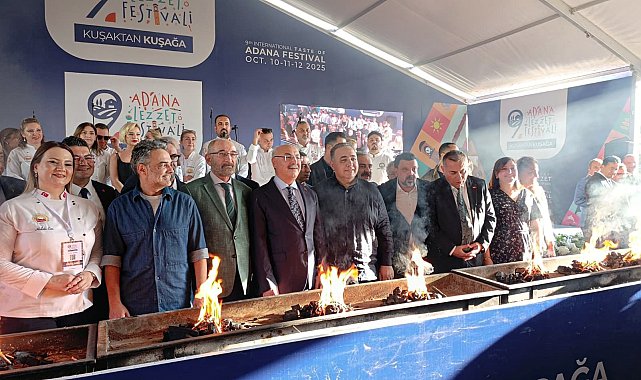 9'uncu Uluslararası Adana Lezzet Festivali, yakılan dev mangal ateşiyle başladı