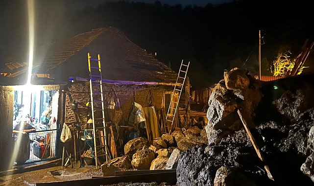 Bartın'da heyelan; 2 ev tahliye edildi
