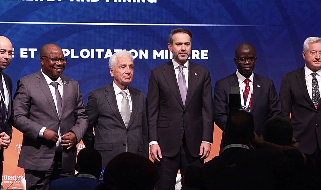 İstanbul- Bakan Bayraktar: 2028'de Türkiye'nin 17 milyon hanesine enerji sağlamayı hedefliyoruz