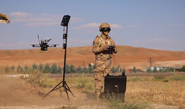 KarguFPV, zırhlı aracı tam isabetle vurdu