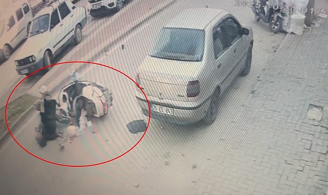 Motosiklet yayaya çarptı; 2 yaralı