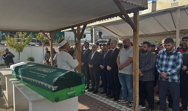 Şehadet haberini duyunca 'Vatan sağ olsun' diyen şehit babası, toprağa verildi