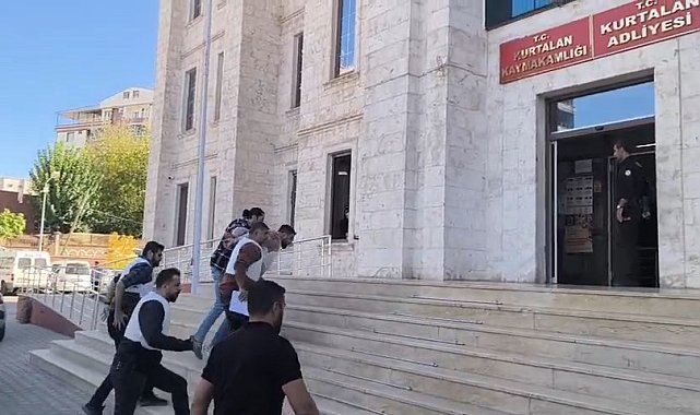 Siirt'te eşi ile amcasını öldürüp, 3 akrabasını yaraladı