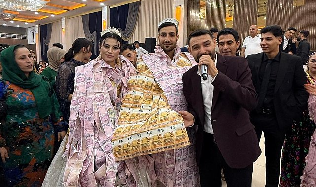 Düğünde gelin ve damada paradan yelek giydirip, taç taktılar