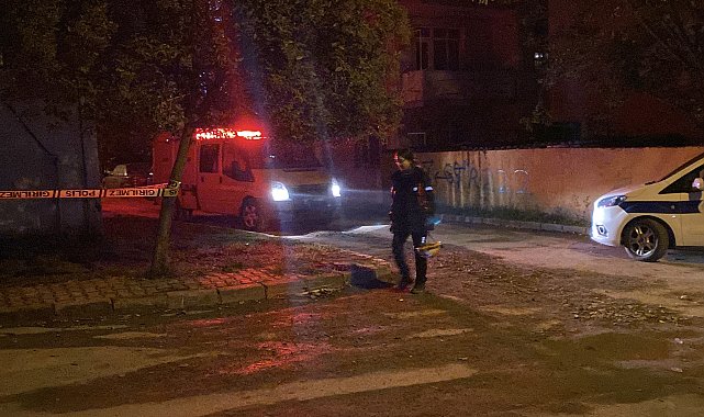 Gebze'de kolonlarında çatlak oluşan 2 katlı binadaki 3 aile tahliye edildi