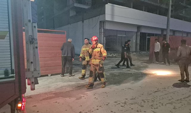İnşaatta üzerine çelik kapı düşen yabancı uyruklu işçi, öldü