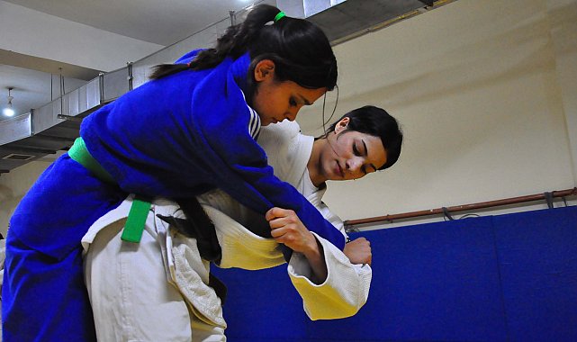 Kavgayı ayıran judo antrenörü tarafından keşfedilen Ayla, milli sporcu oldu