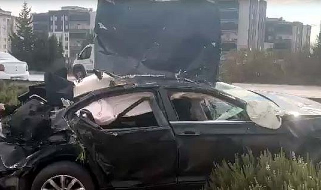 Otomobil bariyerlere çarptı: 1 ölü, 2'si ağır 4 yaralı