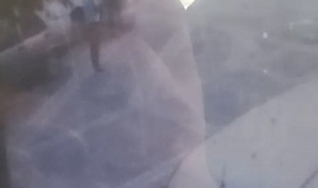 Otomobil, park halindeki 2 araç ile yayalara çarptı: 1 ölü, 3 yaralı