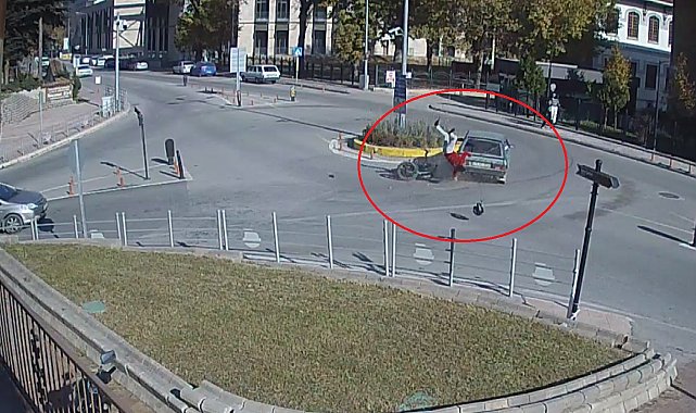 Otomobille çarpışan motosikletin sürücüsü yaralandı