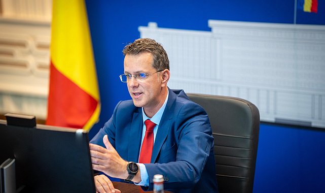 Öz geçmişindeki eğitim bilgileri doğru olmayan Romanya Savunma Bakanı Mosteanu istifa etti