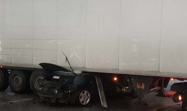 TIR ile çarpışan otomobilin sürücüsü ve eşi öldü