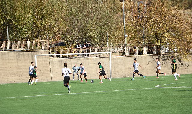 Yüksekova Spor Kadın Futbol Takımı, Ünye Kadın Sporu 2-0 mağlup etti