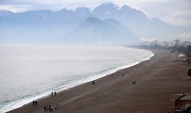 Antalya'da beklenen yağmur etkili oldu