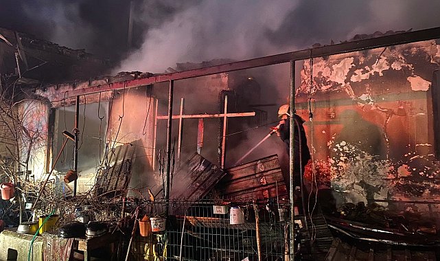 Edirne'de çiftlikte yangın; 1 ev, 2 biçerdöver ve 2 otomobil yandı