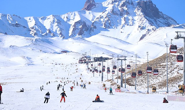 Erciyes Kayak Merkezi'nde yeni sezon, resmi törenle açıldı