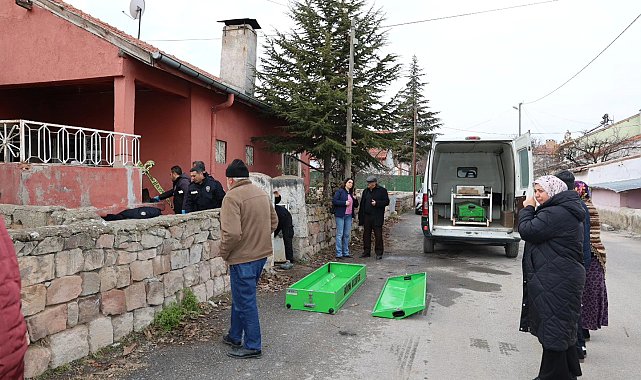 Evinde sobadan çıkan yangında öldü