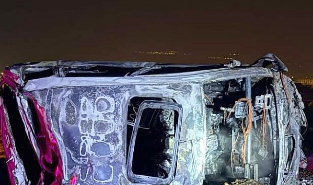 Gaziantep'te bariyerlere çarpıp alev alan otomobilde öldü