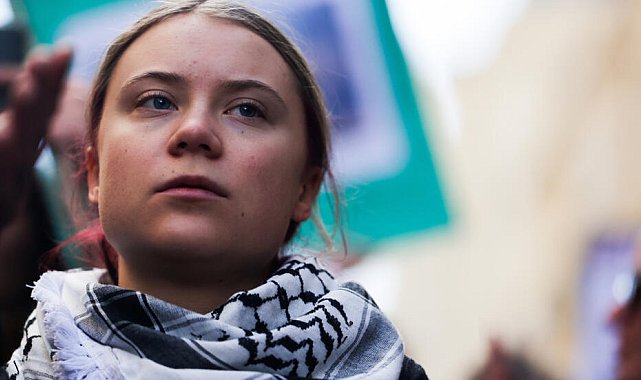 İngiltere'de gözaltına alınan aktivist Thunberg serbest bırakıldı
