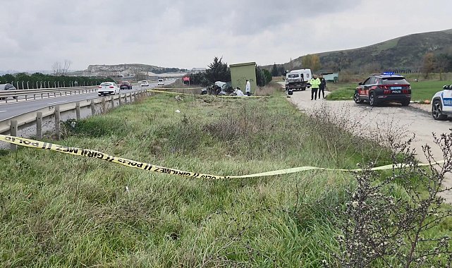 İstanbul - Büyükçekmece'de otomobil bariyerlere çarptı: 2 ölü