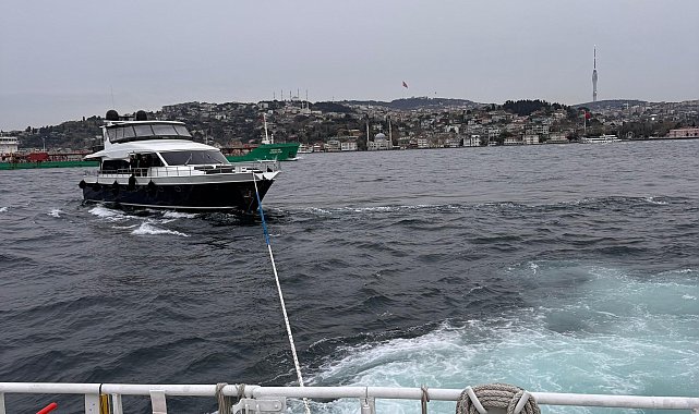 İstanbul - İstanbul Boğazı'nda sürüklenen tekne kurtarıldı