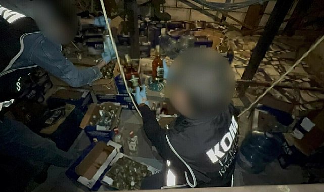 İzmir'de yılbaşı öncesi sahte ve kaçak içki operasyonu; 3 tutuklama