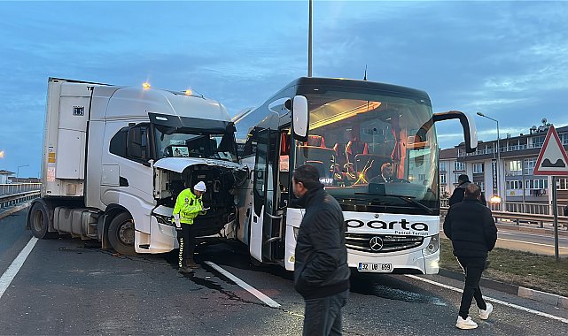 Kütahya'da 3 aracın karıştığı zincirleme kaza; 3 yaralı