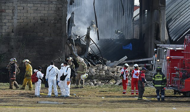 Meksika'da küçük uçak düştü: 7 ölü