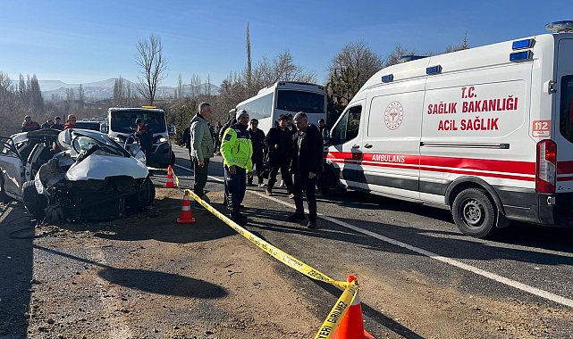 Nevşehir'de yolcu midibüsü ile otomobil çarpıştı: 11 yaralı
