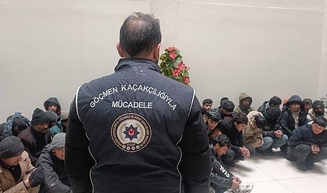 TIR'ın dorsesinden 42 kaçak göçmen çıktı; 2 gözaltı