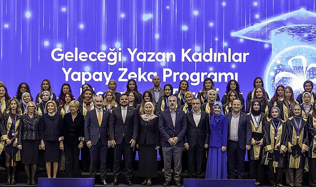 Turkcell'in 'Geleceği Yazan Kadınlar Yapay Zeka Projesi' mezunlarını verdi
