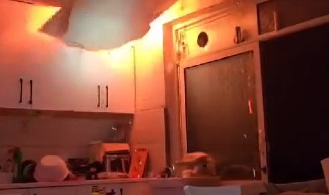 Yangına müdahale ederken çöken tavanın altında kalmaktan son anda kurtuldular